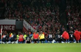 smutní hráči Slavie po debaklu na Arsenalu.....podobné zklamání zažili i naši hráči