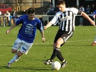 Tomáš Abrham (vlevo) v akci v dresu Tuchlovic (foto Bohumil Kučera)